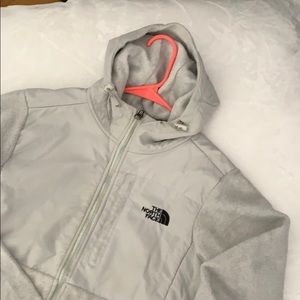 ✔️⚫️the north face Grey zip up size Medium✔️⚫️
